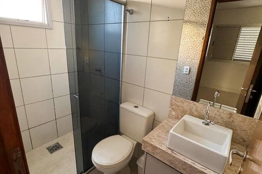 Banheiro de apartamento para alugar com 3 quartos, 78m² em Jardim Planalto, Goiânia