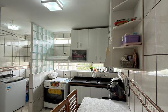 Cozinha de apartamento à venda com 2 quartos, 62m² em Vila Duzzi, São Bernardo do Campo