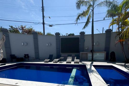 Piscina de casa para alugar com 4 quartos, 420m² em City América, São Paulo