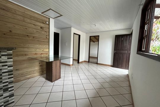 Sala de casa para alugar com 3 quartos, 70m² em Córrego Grande, Florianópolis
