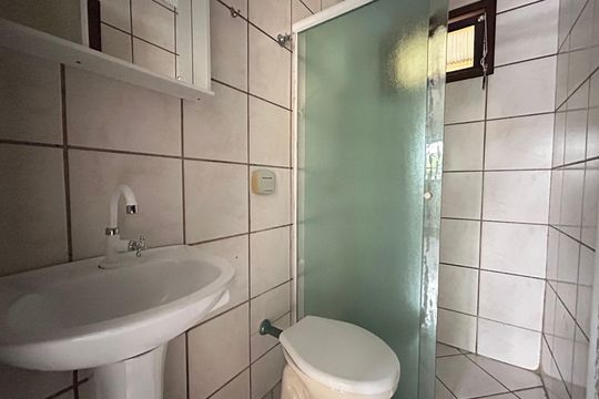 Banheiro de casa para alugar com 3 quartos, 70m² em Córrego Grande, Florianópolis