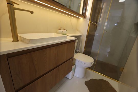 Banheiro de apartamento à venda com 2 quartos, 49m² em Vila Ema, São Paulo