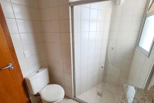Banheiro de apartamento para alugar com 2 quartos, 80m² em Vila Barragem Santa Lucia, Belo Horizonte