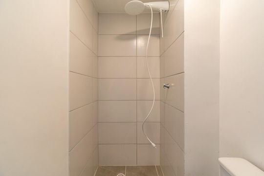 Banheiro da Suíte  de apartamento para alugar com 1 quarto, 26m² em Jardim Oriental, São Paulo