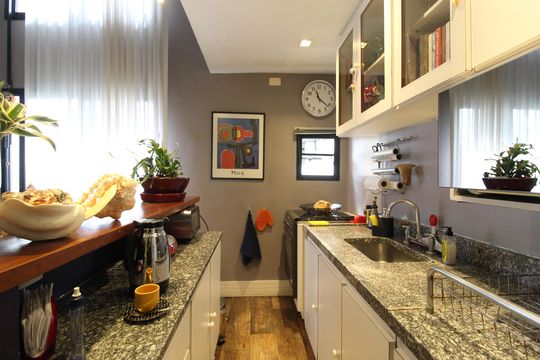 Cozinha de apartamento para alugar com 1 quarto, 53m² em Moema, São Paulo