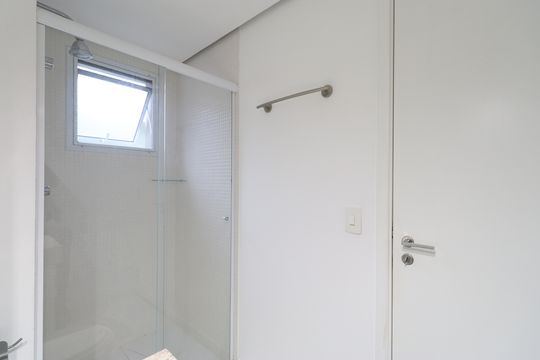 Banheiro da Suíte  de apartamento para alugar com 2 quartos, 69m² em Lapa, São Paulo