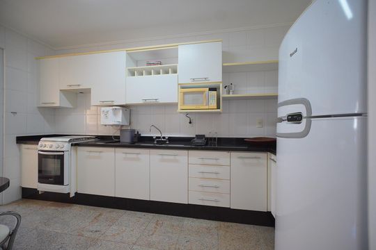 Cozinha de apartamento para alugar com 2 quartos, 88m² em Itacorubi, Florianópolis