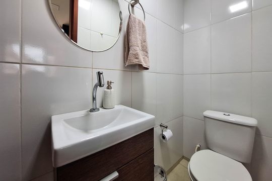 Lavabo 1 de casa à venda com 4 quartos, 163m² em Itaipu, Niterói