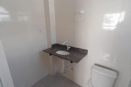 Banheiro de casa de condomínio à venda com 2 quartos, 70m² em Tanque, Rio de Janeiro