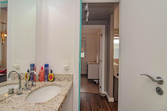 Banheiro Social de apartamento para alugar com 2 quartos, 54m² em Cristo Redentor, Porto Alegre