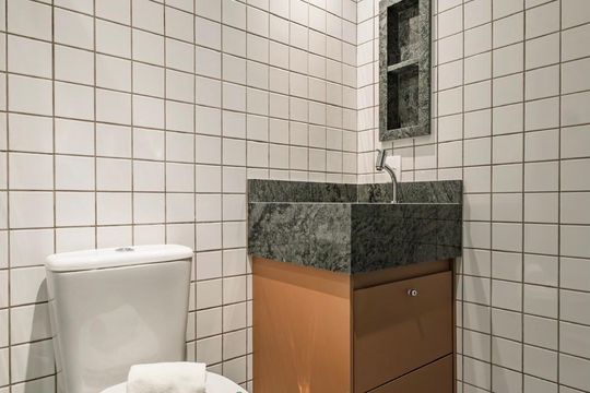Banheiro de kitnet/studio para alugar com 1 quarto, 29m² em Vila Buarque, São Paulo