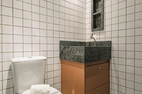 Banheiro de kitnet/studio para alugar com 1 quarto, 29m² em Vila Buarque, São Paulo