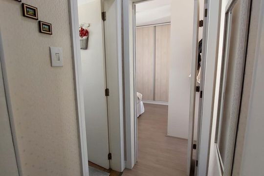 Corredor de apartamento à venda com 1 quarto, 46m² em Santana, Porto Alegre