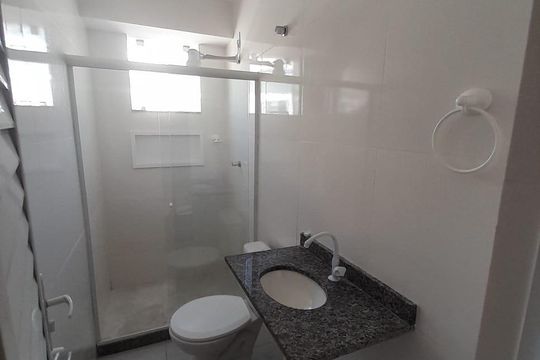 Banheiro de casa de condomínio à venda com 2 quartos, 70m² em Tanque, Rio de Janeiro