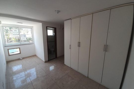 Quarto de casa de condomínio à venda com 2 quartos, 70m² em Tanque, Rio de Janeiro