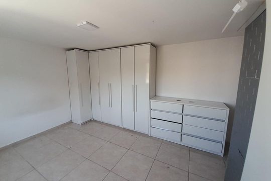 Quarto de casa de condomínio à venda com 2 quartos, 70m² em Tanque, Rio de Janeiro