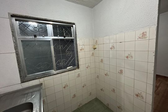 Cozinha de casa para alugar com 1 quarto, 68m² em Rocha Miranda, Rio de Janeiro