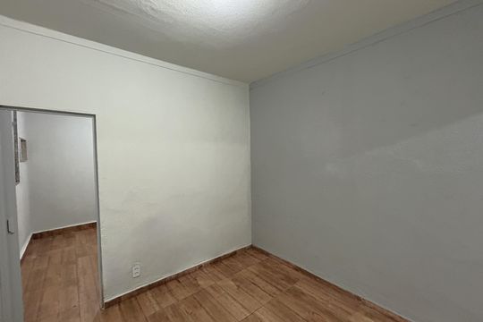 Sala de casa para alugar com 1 quarto, 68m² em Rocha Miranda, Rio de Janeiro