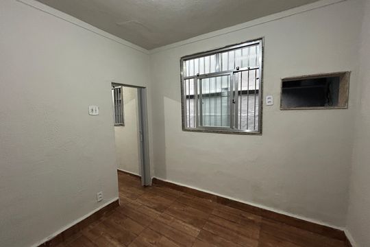 Quarto de casa para alugar com 1 quarto, 68m² em Rocha Miranda, Rio de Janeiro