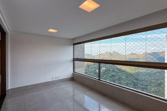 Varanda de apartamento à venda com 4 quartos, 173m² em Vale do Sereno, Nova Lima
