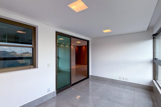 Varanda de apartamento à venda com 4 quartos, 173m² em Vale do Sereno, Nova Lima