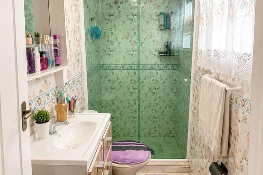 Banheiro de casa para alugar com 2 quartos, 75m² em Quitandinha, Petrópolis