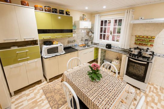 Cozinha de casa para alugar com 2 quartos, 75m² em Quitandinha, Petrópolis