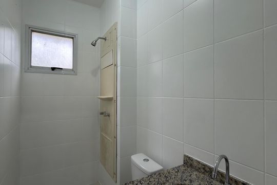 Banheiro Social de apartamento à venda com 2 quartos, 56m² em Santa Terezinha, São Bernardo do Campo