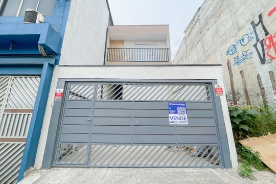 Fachada de casa à venda com 3 quartos, 160m² em Conceição, Osasco