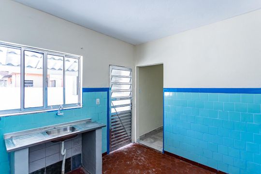 Cozinha de casa para alugar com 1 quarto, 50m² em Vila Mangalot, São Paulo