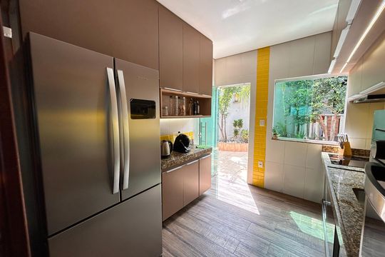 Casa à venda com 3 quartos, 85m² em Arvoredo Ii, Contagem