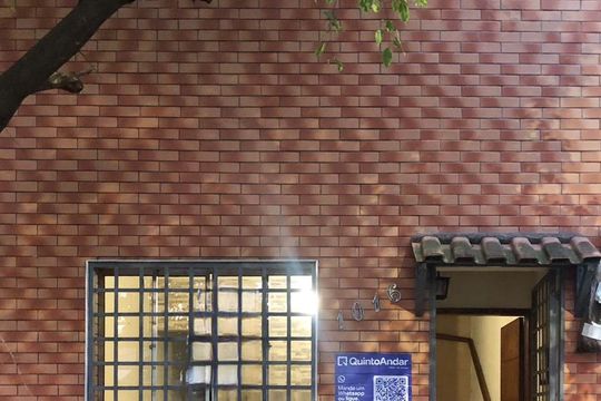 Fachada de casa à venda com 5 quartos, 240m² em Perdizes, São Paulo