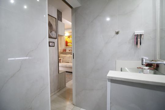 Banheiro de apartamento à venda com 2 quartos, 50m² em Anil, Rio de Janeiro