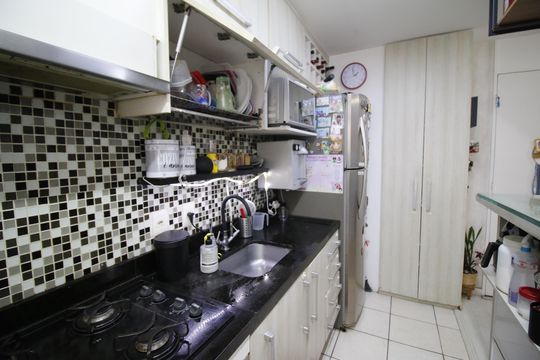 Cozinha de apartamento à venda com 2 quartos, 50m² em Anil, Rio de Janeiro