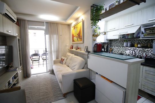 Sala de apartamento à venda com 2 quartos, 50m² em Anil, Rio de Janeiro