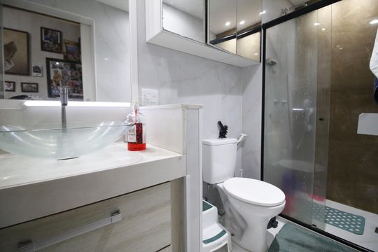 Banheiro de apartamento à venda com 2 quartos, 50m² em Anil, Rio de Janeiro