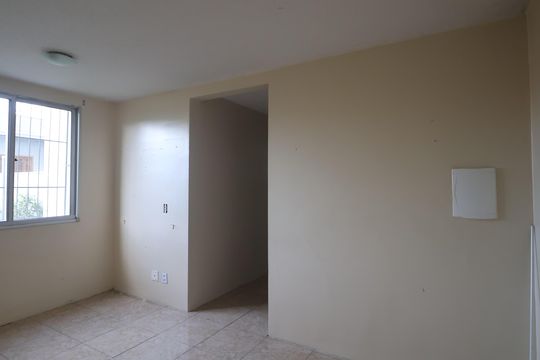 Sala de apartamento à venda com 2 quartos, 48m² em Olaria, Canoas