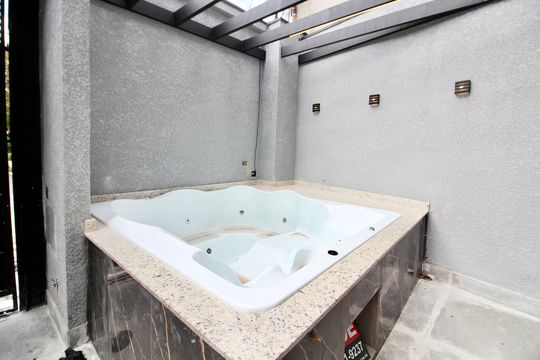 banheira de hidromassagem de casa à venda com 3 quartos, 120m² em Jardim Santa Maria, São Paulo