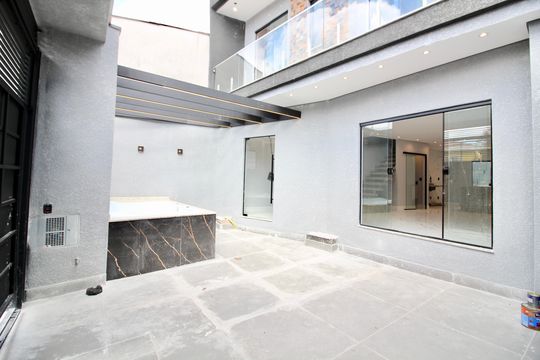 Garagem  de casa à venda com 3 quartos, 120m² em Jardim Santa Maria, São Paulo