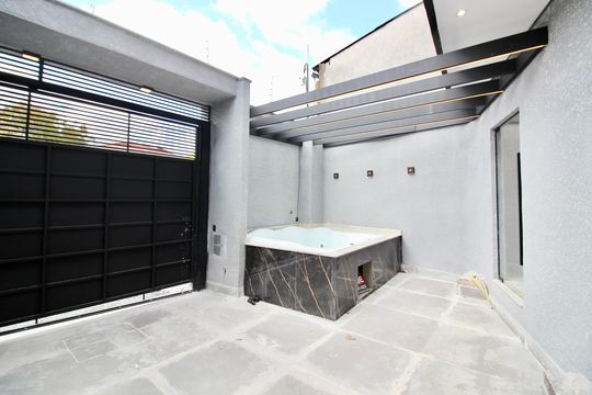 Garagem  de casa à venda com 3 quartos, 120m² em Jardim Santa Maria, São Paulo