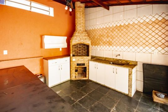 Casa para alugar com 3 quartos, 180m² em Etelvina Carneiro, Belo Horizonte