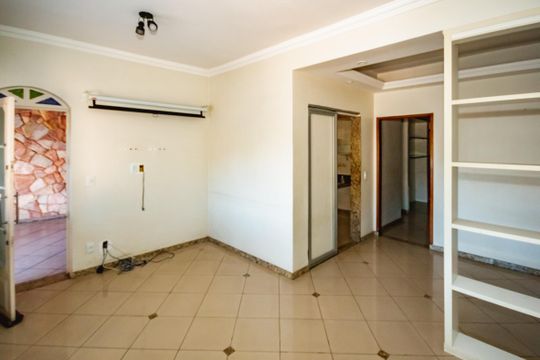 Casa para alugar com 3 quartos, 180m² em Etelvina Carneiro, Belo Horizonte