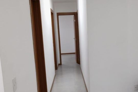 Corredor de apartamento para alugar com 3 quartos, 75m² em Mutondo, São Gonçalo
