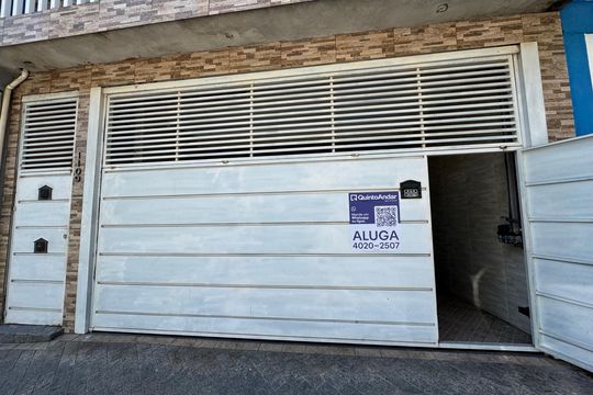 Fachada com PLACA GRANDE de casa para alugar com 2 quartos, 1109m² em Santa Maria, Osasco