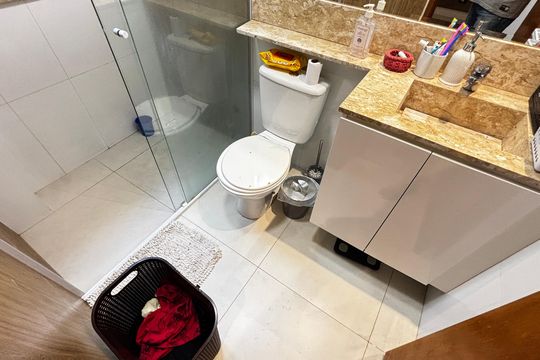 Banheiro da Suíte de apartamento para alugar com 2 quartos, 120m² em Vila Nossa Senhora das Vitorias, Mauá