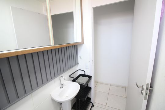 Banheiro de apartamento à venda com 2 quartos, 46m² em Jardim Riacho das Pedras, Contagem