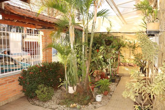 Casa à venda com 4 quartos, 220m² em Jardim Nove de Julho, São Paulo