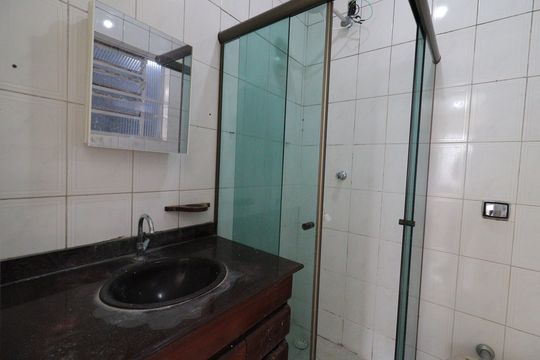 Banheiro de kitnet/studio para alugar com 1 quarto, 36m² em Jardim Maraba, São Paulo