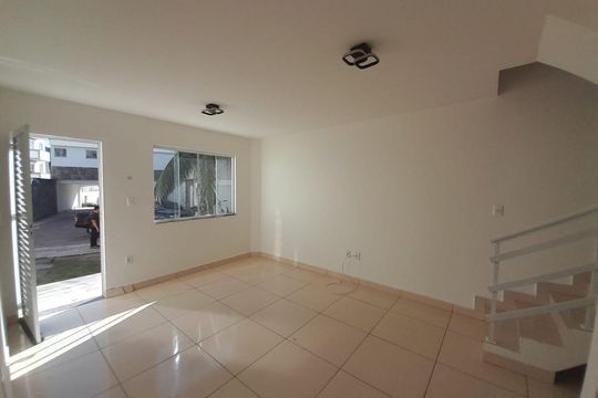 Sala de casa de condomínio à venda com 2 quartos, 70m² em Tanque, Rio de Janeiro