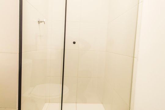 Banheiro de apartamento para alugar com 2 quartos, 39m² em Vila Sul Americana, Carapicuíba